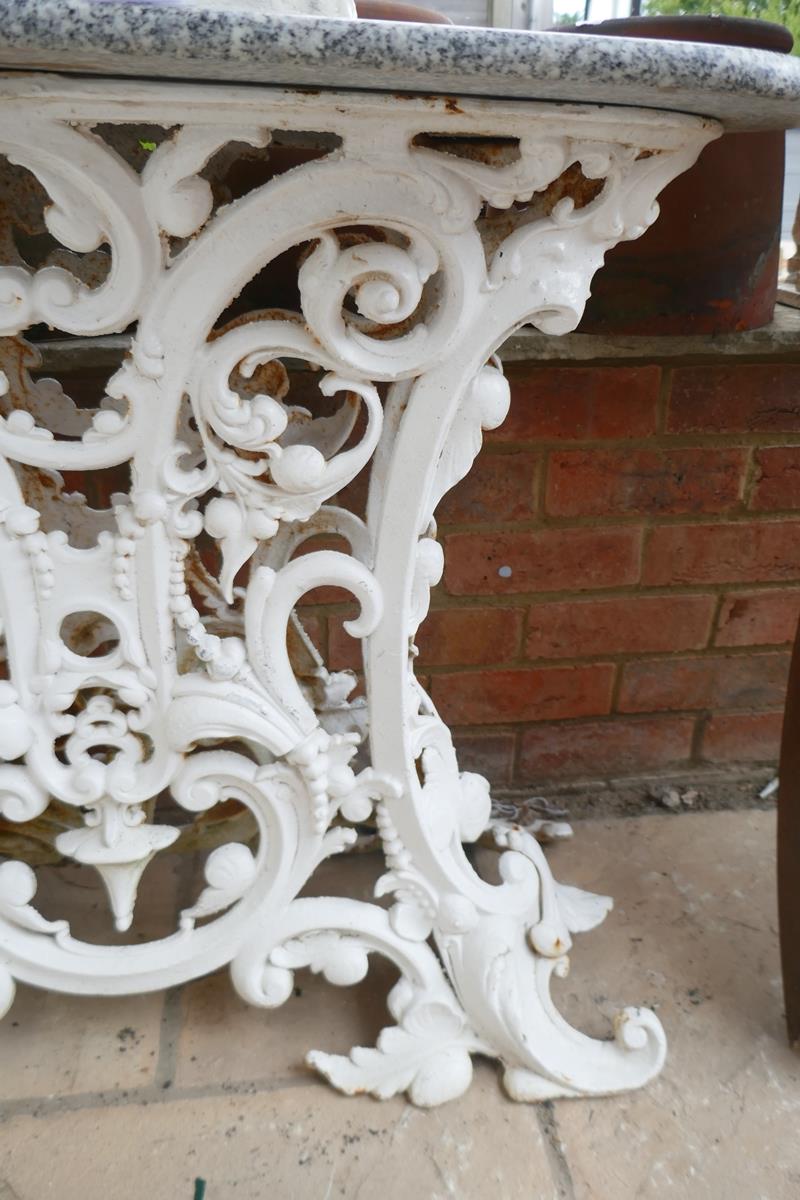 Marble top cast iron garden table - Image 2 of 5