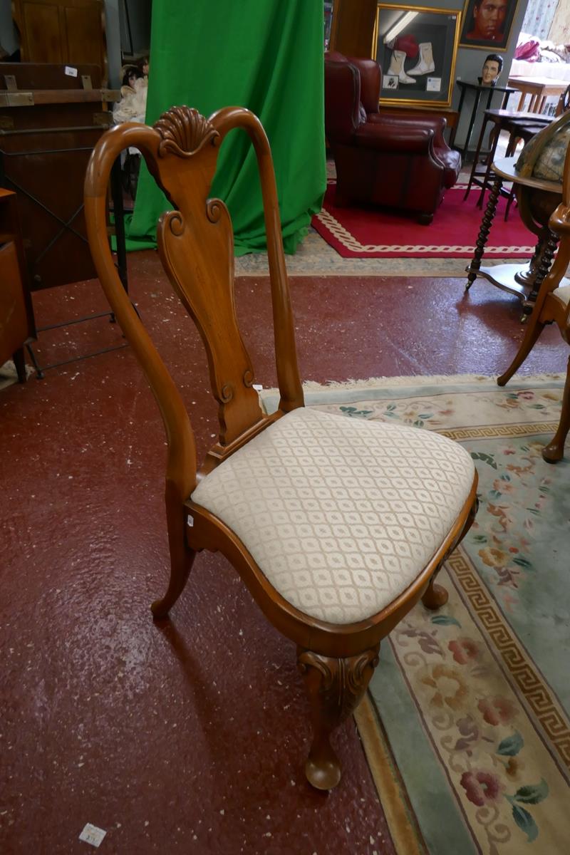 Fine quality Queen Anne style Walnut dining table accompanied by 8 walnut Queen Anne style chairs - Bild 5 aus 12