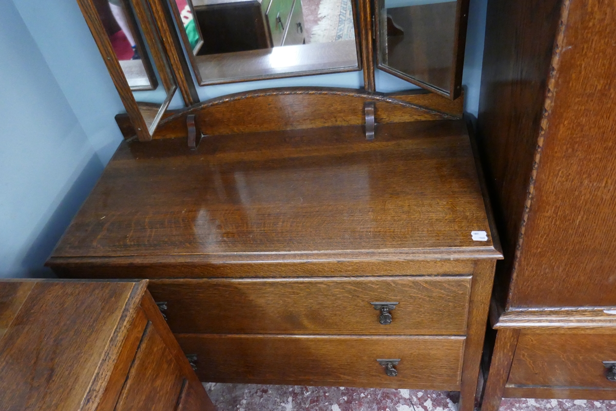 Oak bedroom suite consisting of wardrobe, chest of drawers, dressing table - Bild 6 aus 10