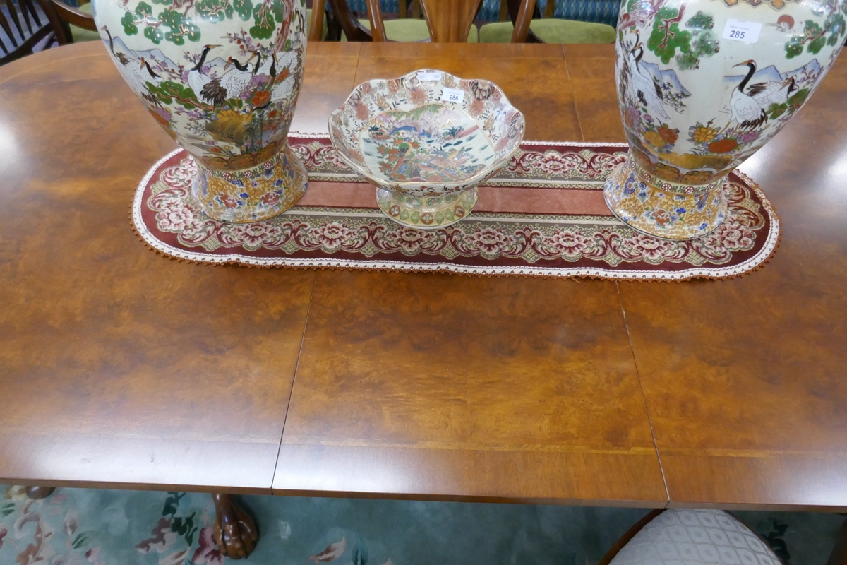 Fine quality Queen Anne style Walnut dining table accompanied by 8 walnut Queen Anne style chairs - Bild 7 aus 12