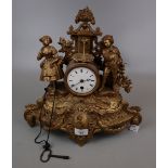 French gilt mantle clock with key - Approx height: 35cm