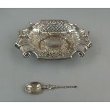 Hallmarked silver pierced bon bon dish with spoon - Approx weight: 85g