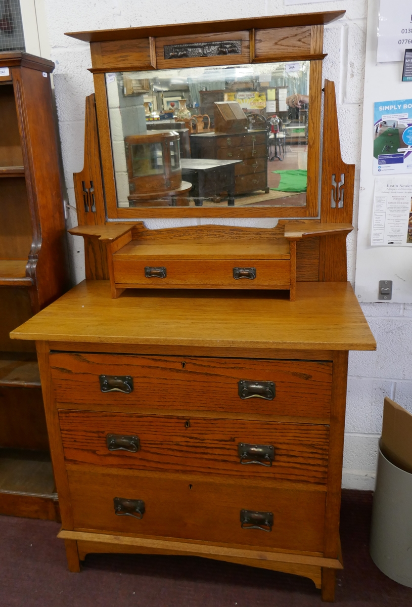 Arts and Crafts oak dressing table - Approx size: W: 91cm D: 51cm H: 160cm