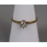 18ct gold diamond solitaire ring - Approx size: P