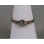 18ct gold 1930s 3 stone diamond ring - Approx size: N
