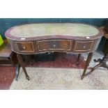 Regency style kidney shaped mahogany dressing table - Approx size: W: 105cm D: 48cm H: 75cm