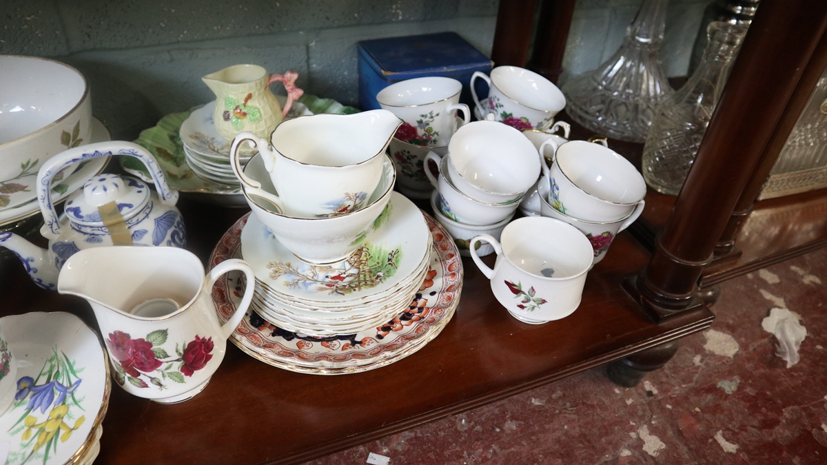 Collection of ceramics to include Royal Albert Old Country Rose's, Evesham Ware etc. - Bild 4 aus 4