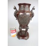 Oriental bronze urn - Approx height: 35cm