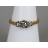 18ct 1930's 3 stone diamond ring - Approx size: M