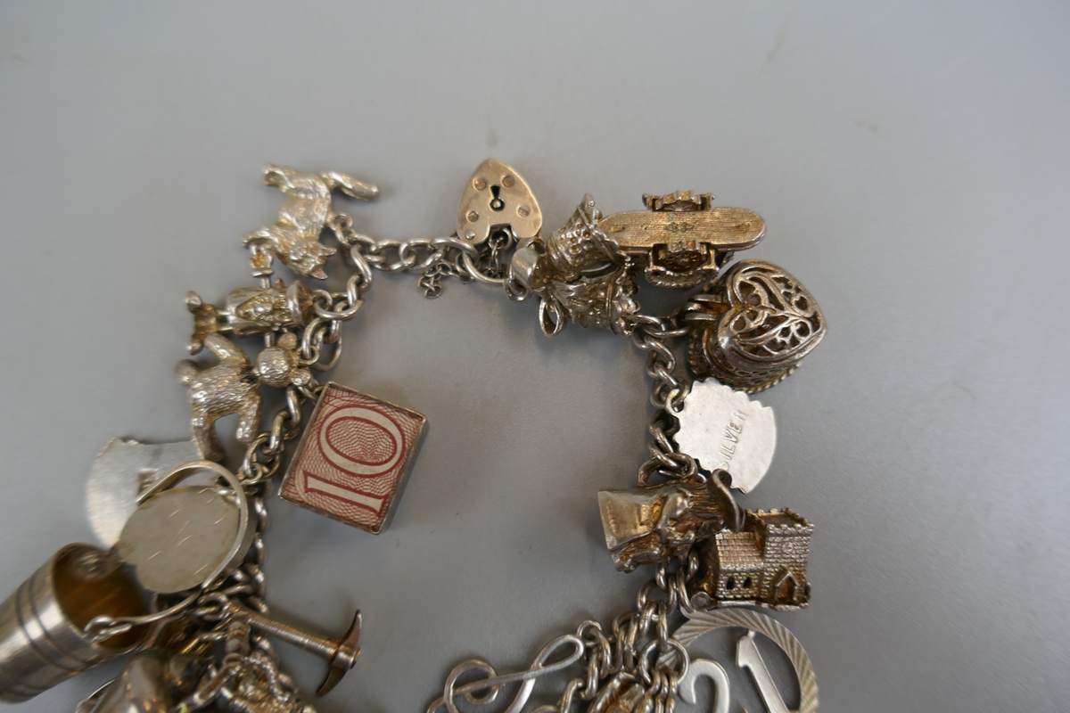 Silver charm bracelet - Approx weight: 71g - Image 3 of 3