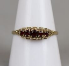 Gold garnet set ring - Approx size: R½