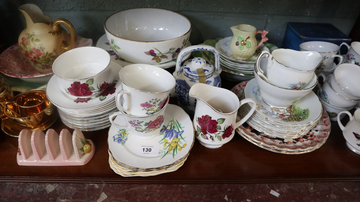 Collection of ceramics to include Royal Albert Old Country Rose's, Evesham Ware etc. - Bild 3 aus 4