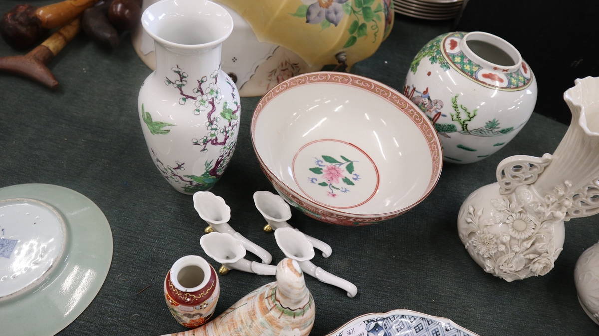 Collection of ceramics - Mostly Oriental to include pair of Belleek vases - Bild 7 aus 21