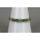 Gold Emerald & diamond ring - Approx size: Q