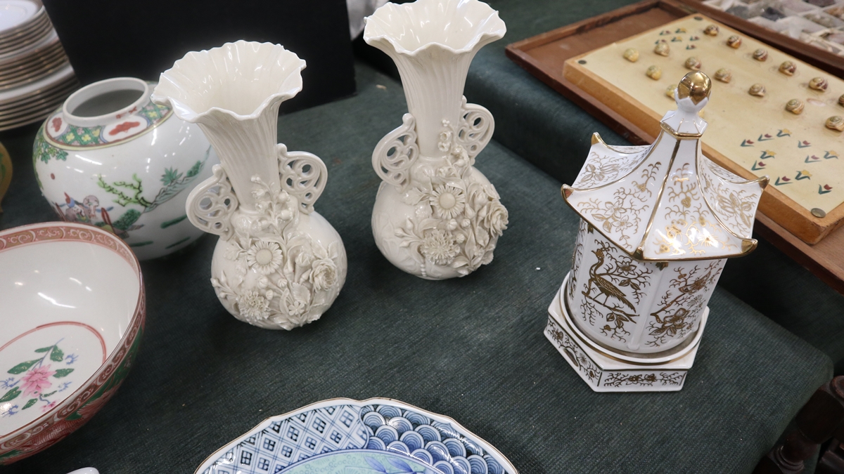 Collection of ceramics - Mostly Oriental to include pair of Belleek vases - Bild 6 aus 21