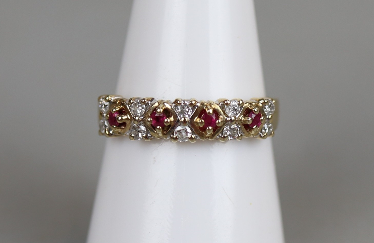 Gold ruby & diamond set ring - Approx size: P