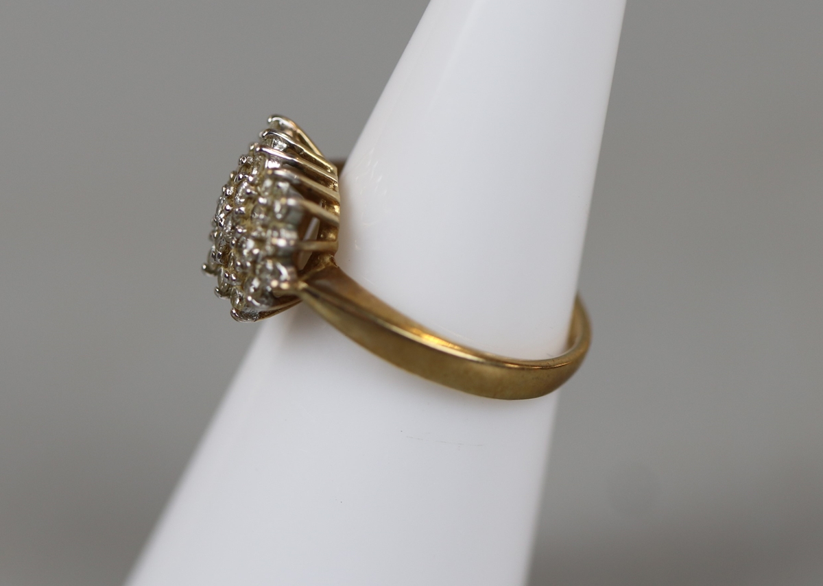 Gold & diamond set cluster ring - Approx size: K - Image 2 of 3