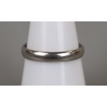 Platinum ring - Approx weight 3.4g - Approx size: M