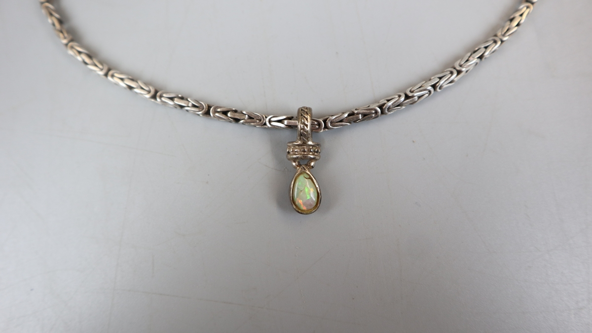 Silver heavy chain with Victorian watch fob inset with Ethiopian wello opal - Image 2 of 2