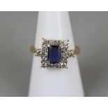18ct gold sapphire & diamond ring - Approx size: N