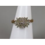 Gold & diamond set cluster ring - Approx size: K