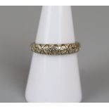 Gold diamond ring - Approx ring size: O