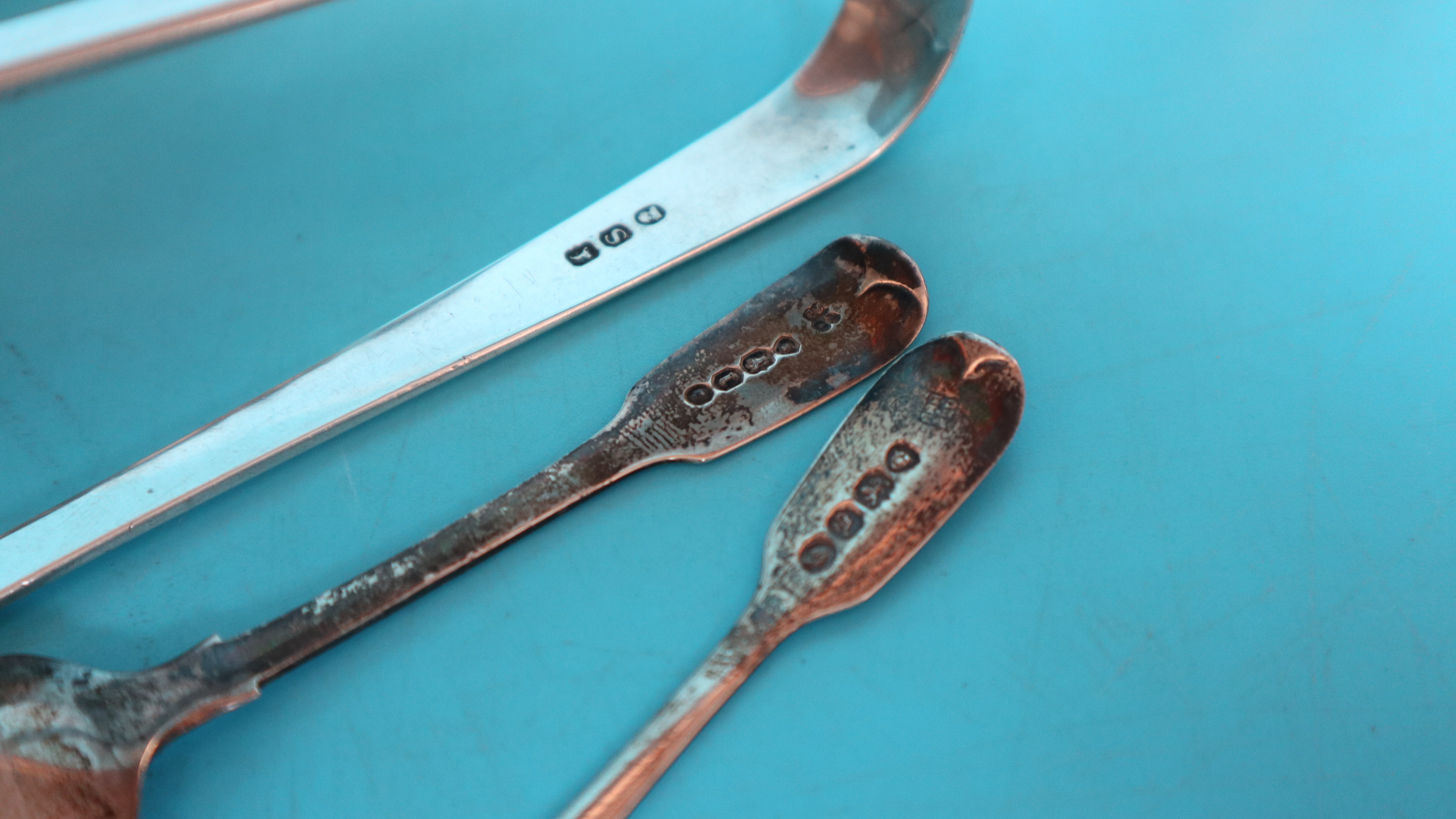 Collection of silver to include sugar tongs and perfume bottle - Image 5 of 5