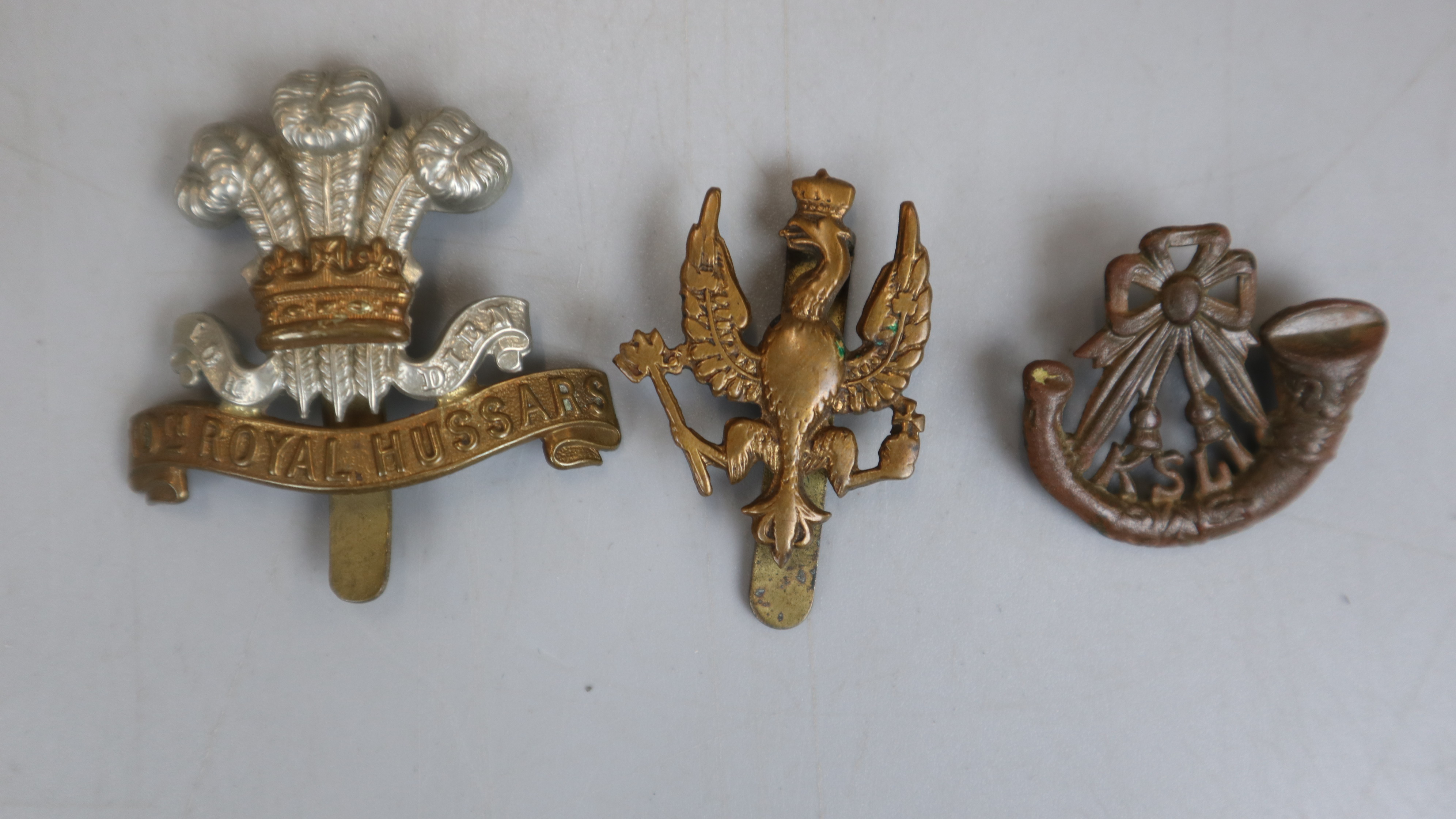 Collection of military items to include hat badges etc - Bild 4 aus 8