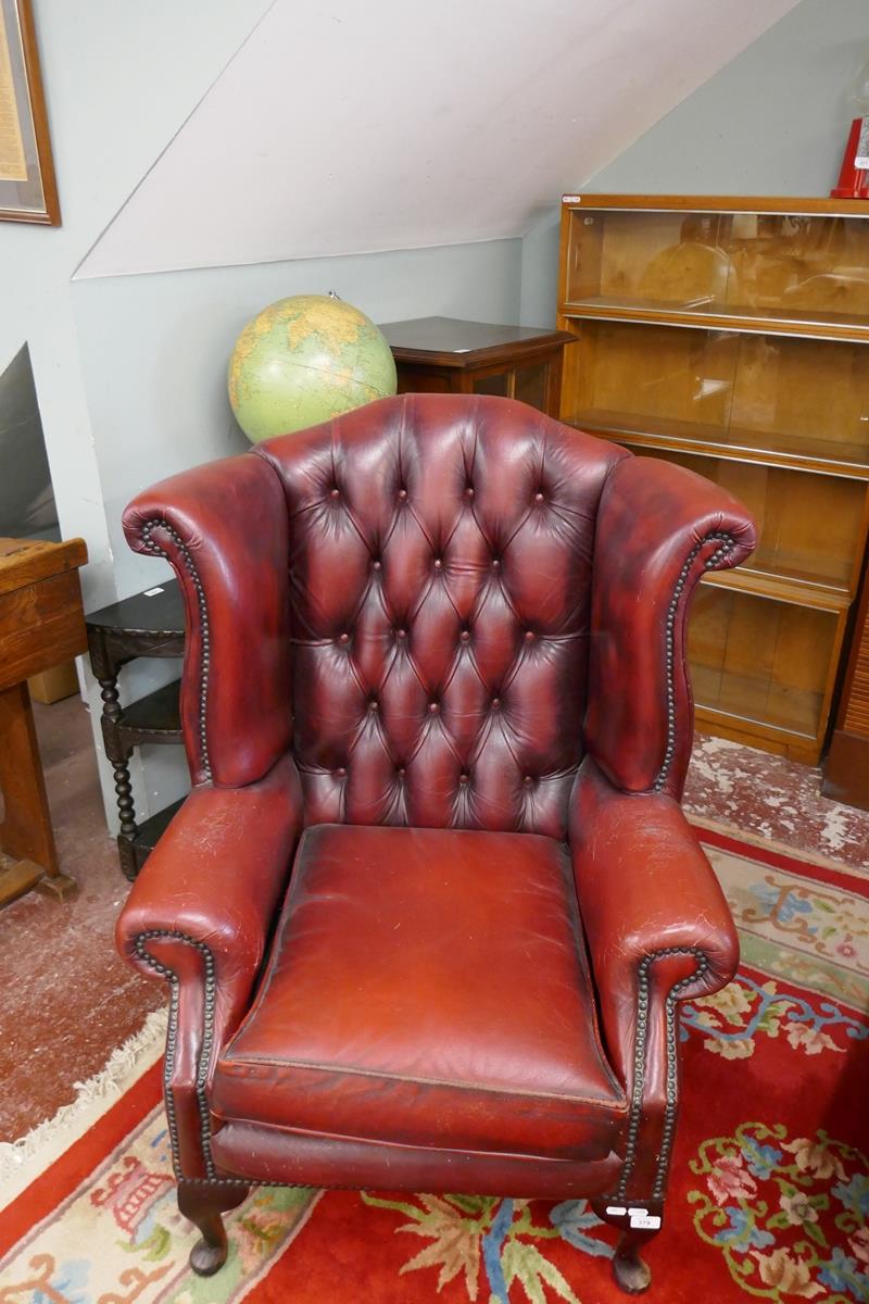 Ox-blood leather wing back chair together with matching stool - Bild 4 aus 5