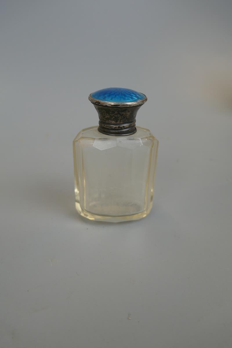 Scent Bottles to include Chinese and Scent Bottle lids of Sterling Silver with Enamel - Bild 4 aus 10