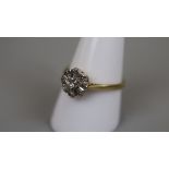 18ct gold diamond cluster ring - Approx size: R