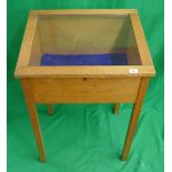 Oak display cabinet on legs - Size approx: W: 64cm D: 48cm H: 92cm