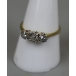 18ct gold platinum set 3 stone diamond ring - Approx size: R