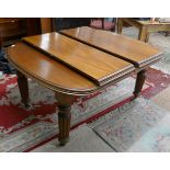 Mahogany wind-out table with 2 leaves