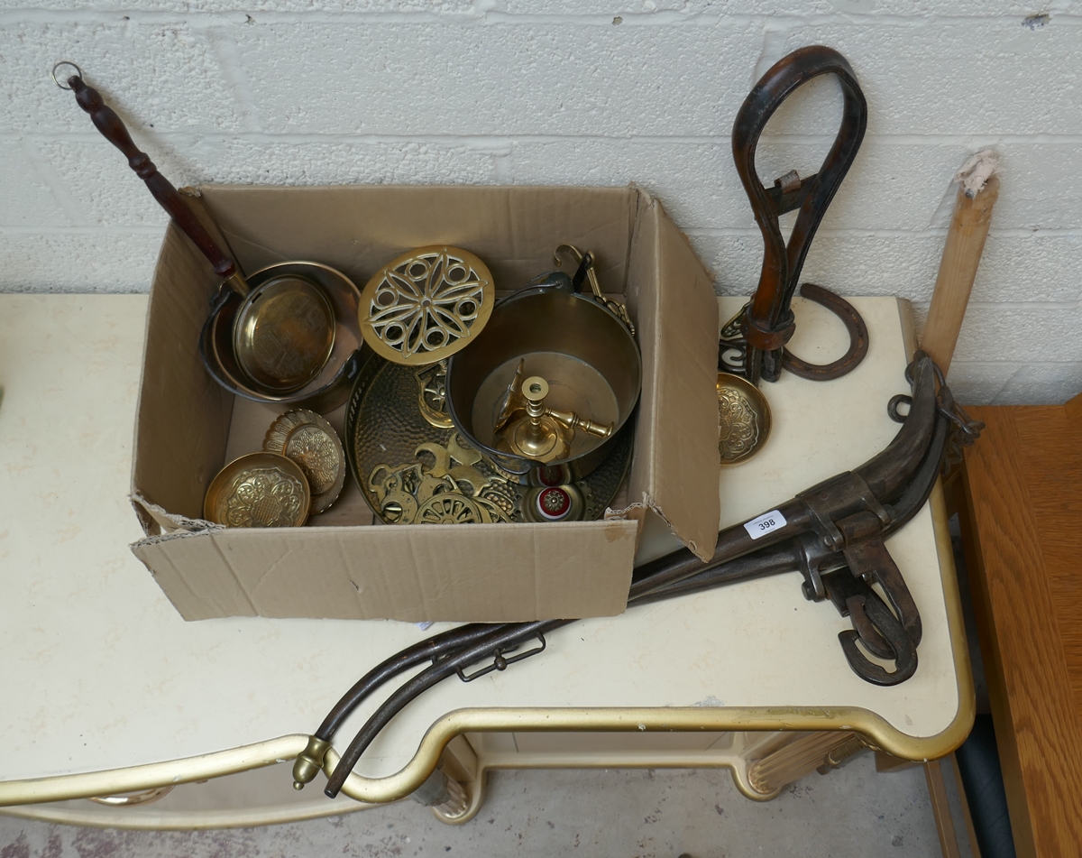 Box of horse brass etc