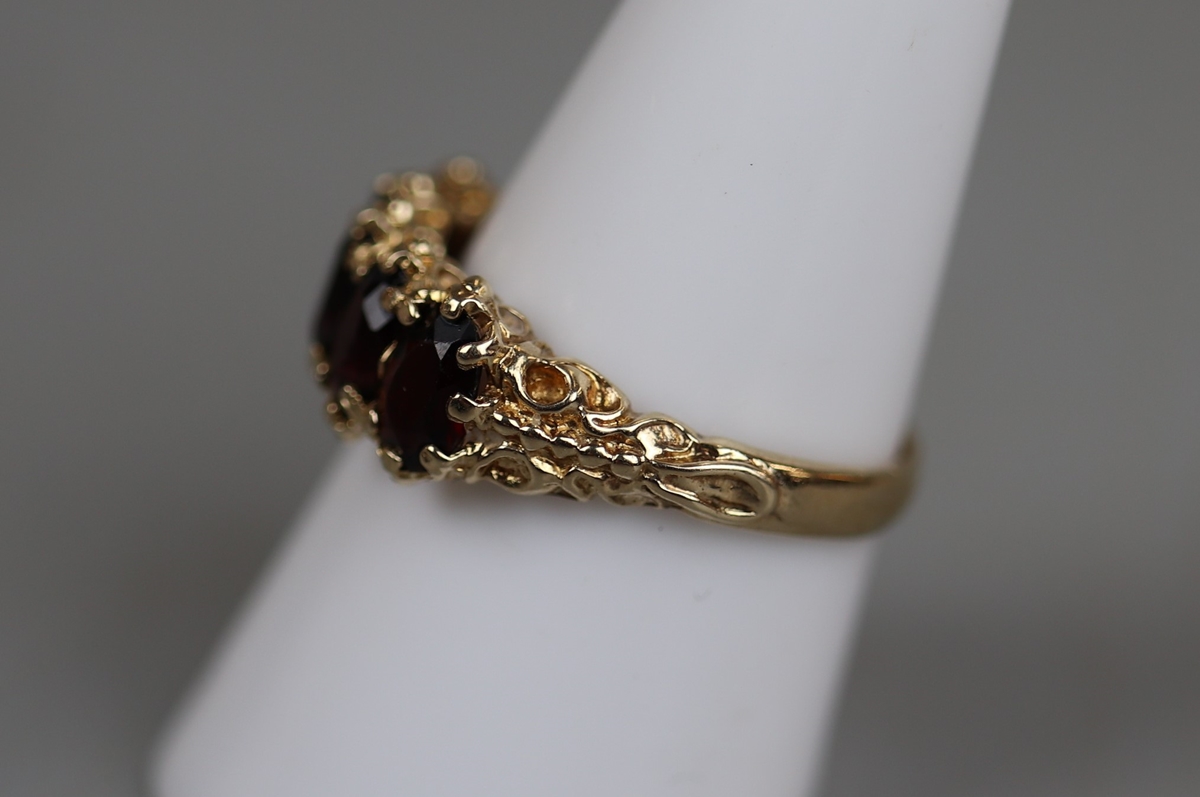 Gold 5 stone garnet ring - Approx size: Q½ - Bild 2 aus 3