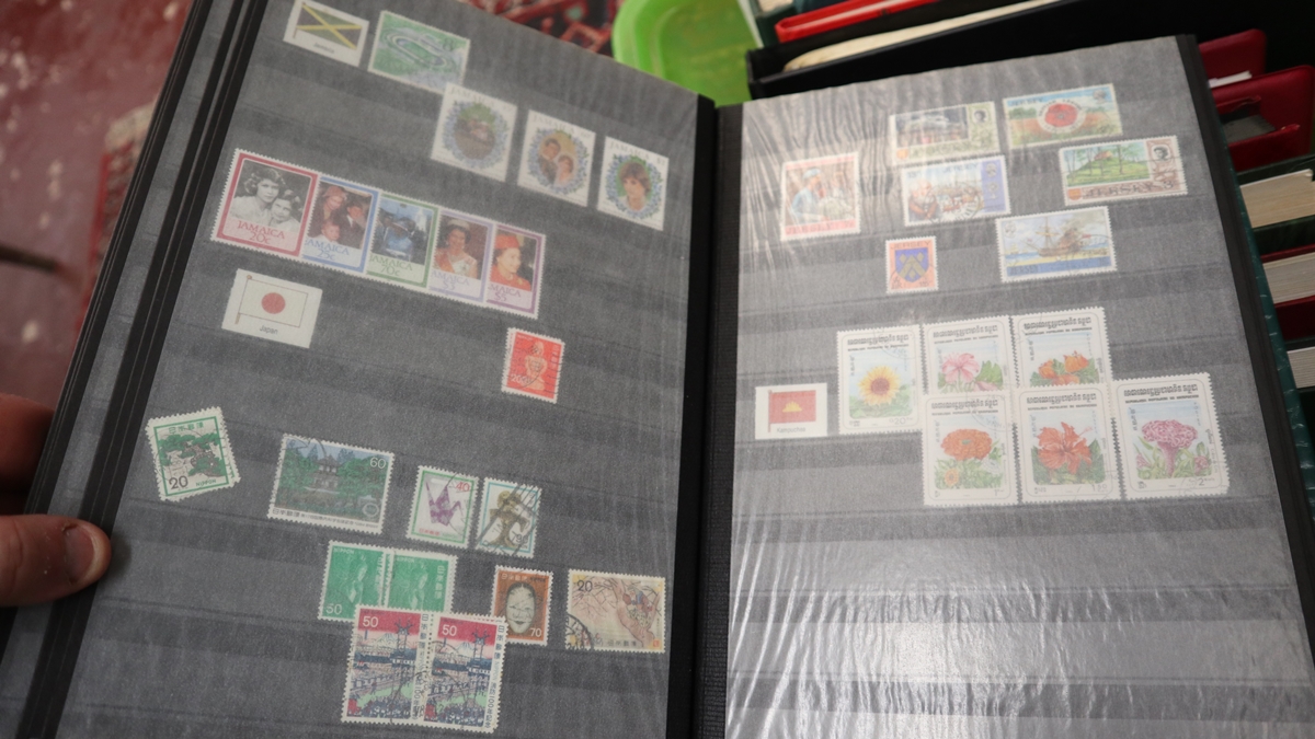 Stamps - World in 13 albums/stock books plus envelopes. - Bild 20 aus 26
