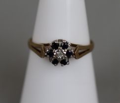 Gold diamond and sapphire set ring - Approx size: M