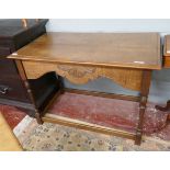 Oak side table - Approx size W: 98cm D: 57cm H: 69cm