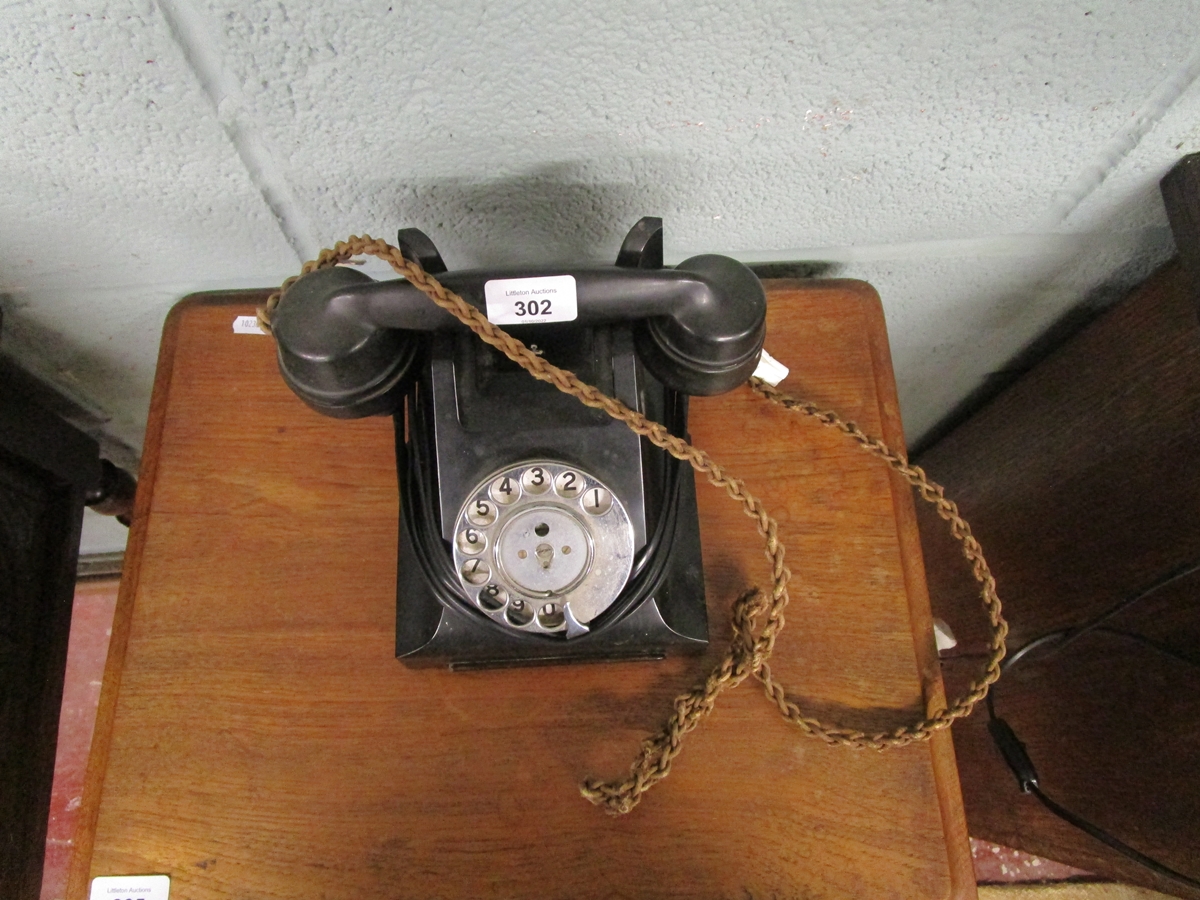 Two vintage bakelite telephones - Bild 2 aus 6