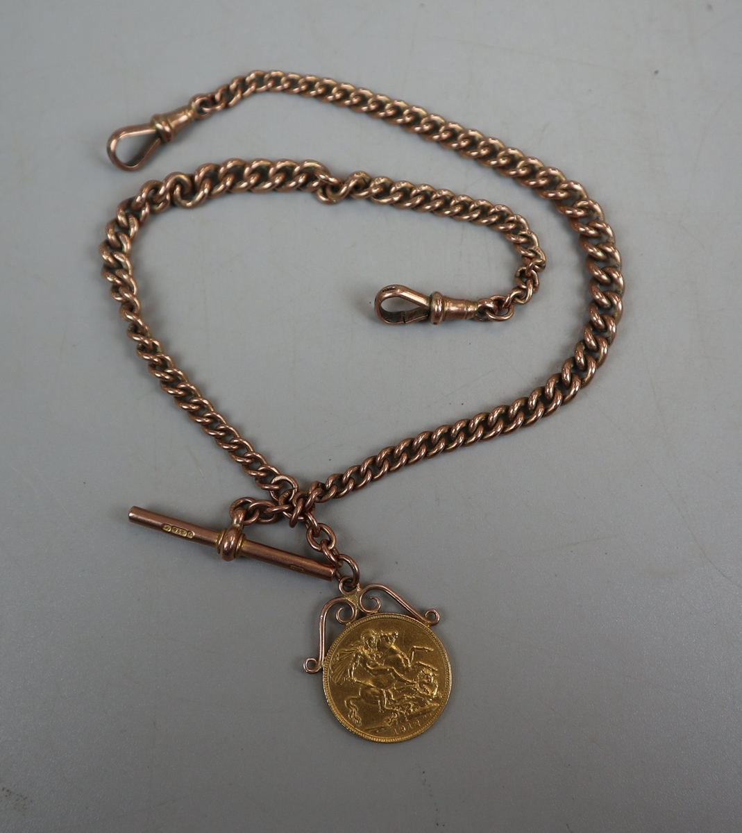 9ct gold double curb watch chain with T-bar and mounted full sovereign - Approx gross weight 47g