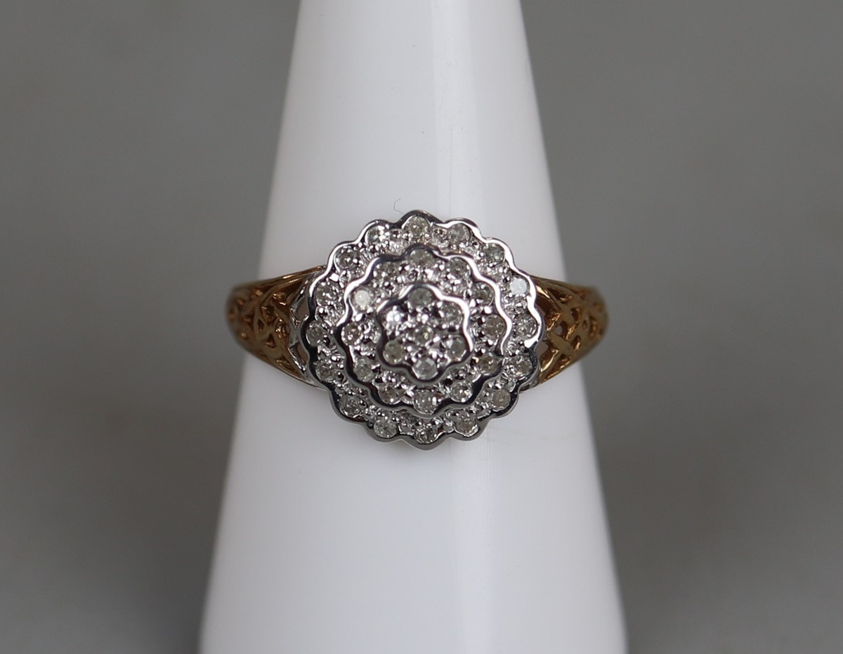 Gold diamond cluster ring - Approx size: P