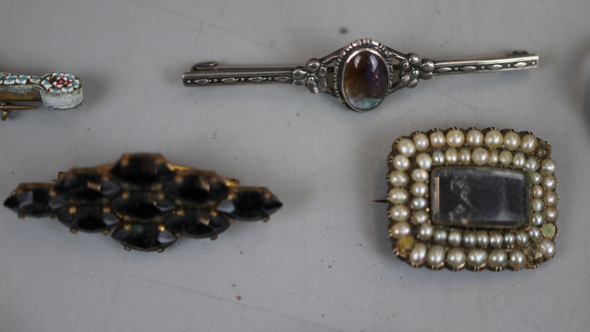 Collection of gold & silver jewellery to include gold bar brooch - Image 7 of 7