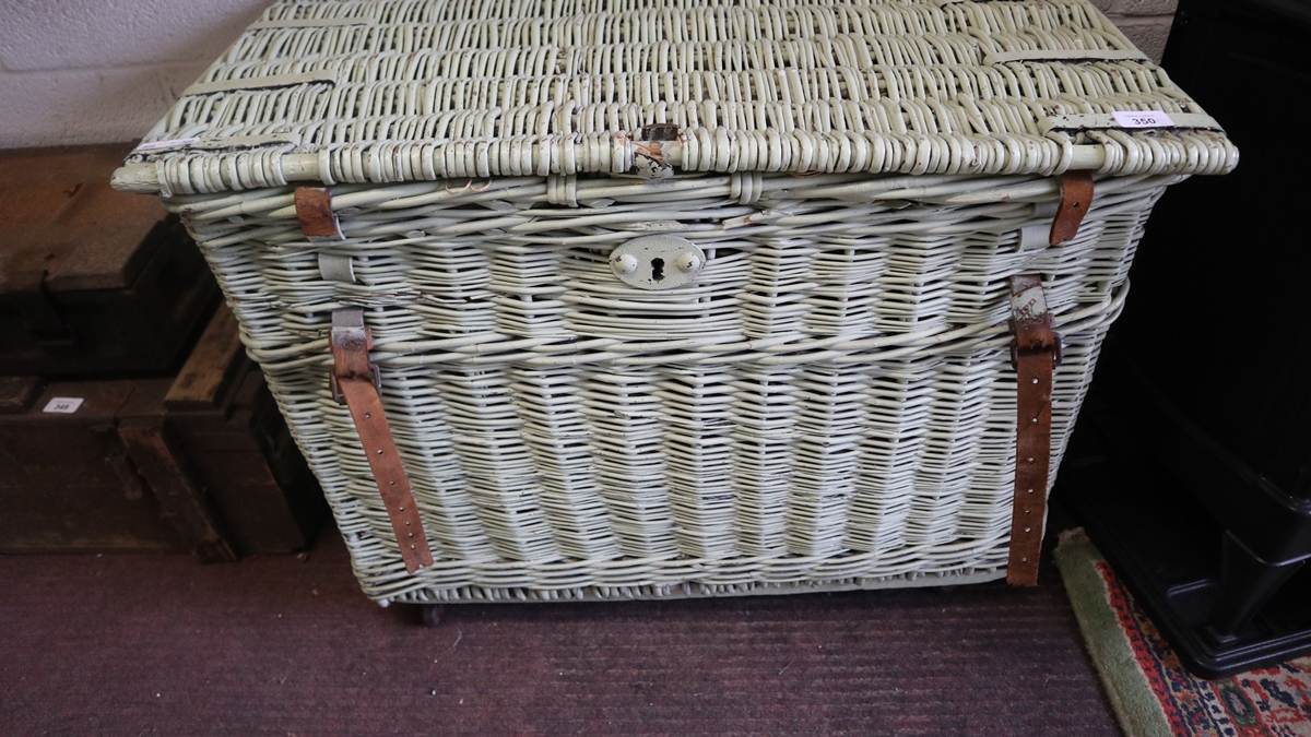 Antique fitted wicker basket on casters - Approx size W: 80cm D: 51cm H: 58cm - Bild 3 aus 5