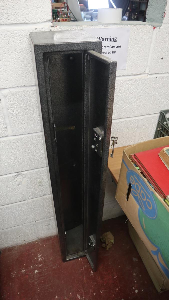 Gun safe with key (holds about three rifles) - Image 3 of 3