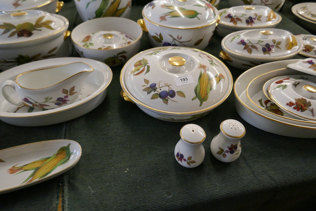 Large collection of Royal Worcester Evesham pattern - Image 6 of 6