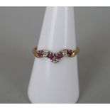 Gold, ruby and diamond ring - Approx size: P