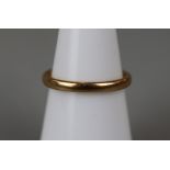 18ct gold wedding band - Approx size: K