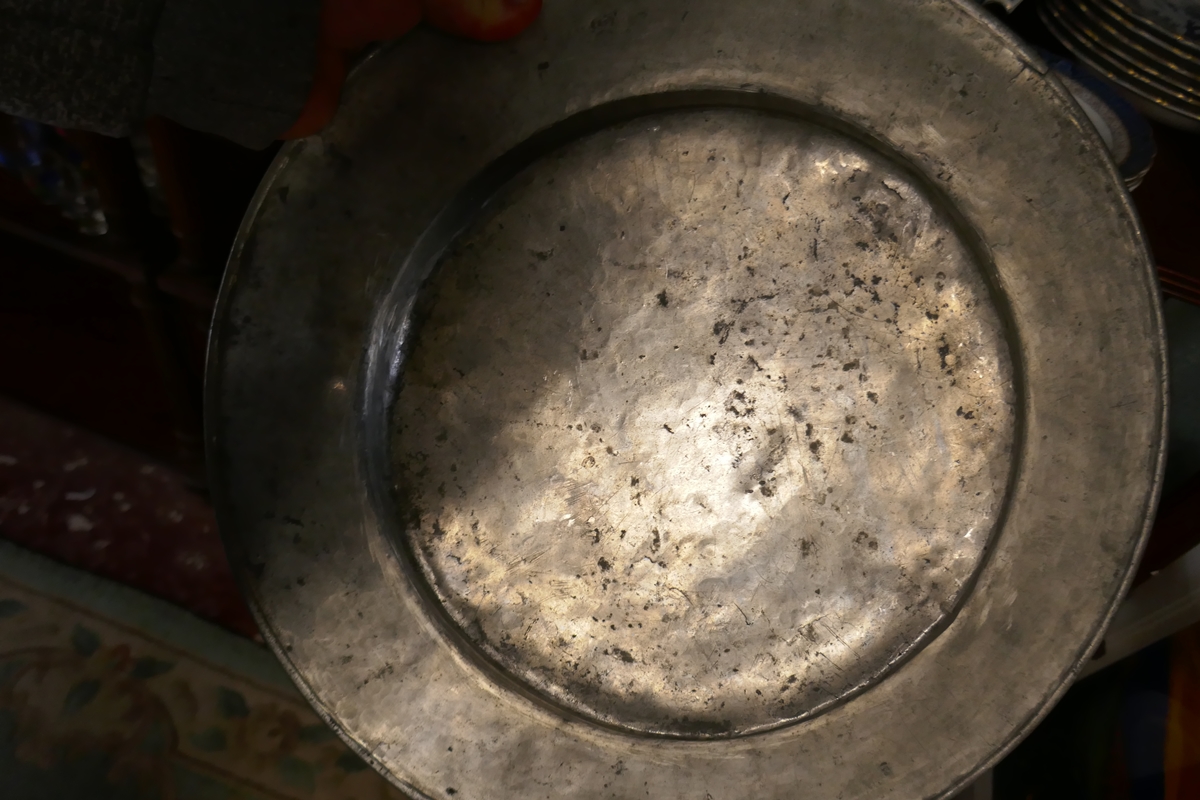 Early pewter dish approx diameter 42cm - Image 3 of 3