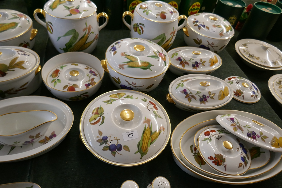 Large collection of Royal Worcester Evesham pattern - Image 3 of 6